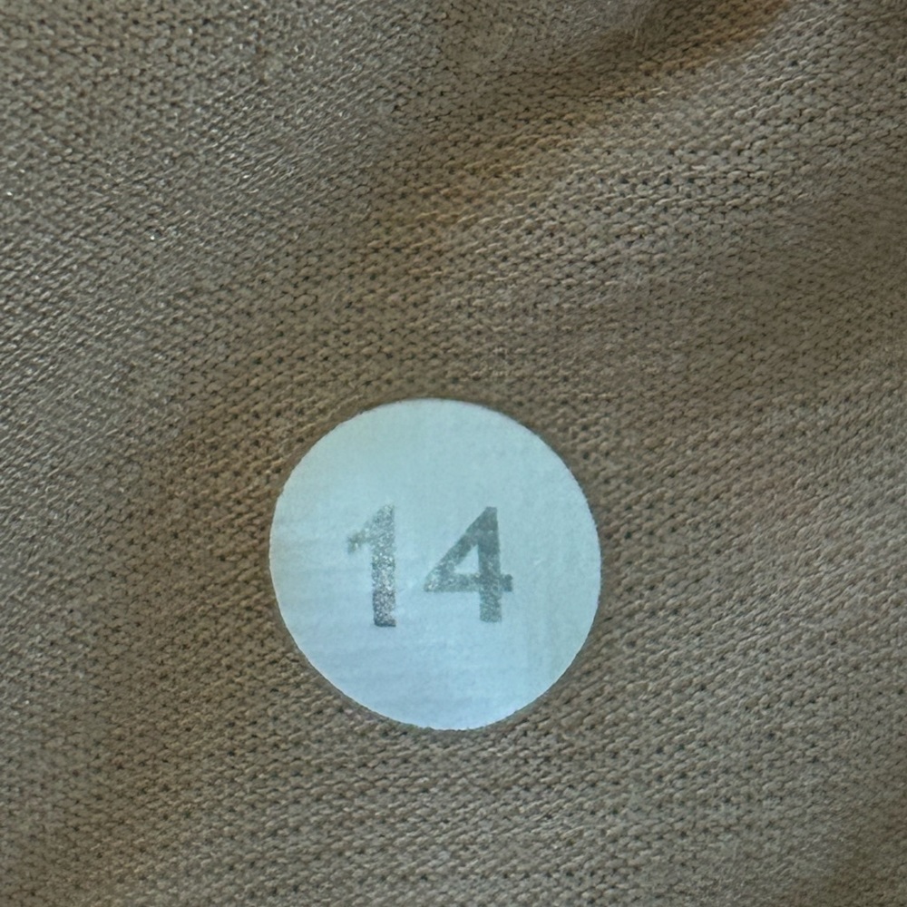 Ivivva racer back tank top with ability to add cups. (Size 14) - Picture 5 of 5